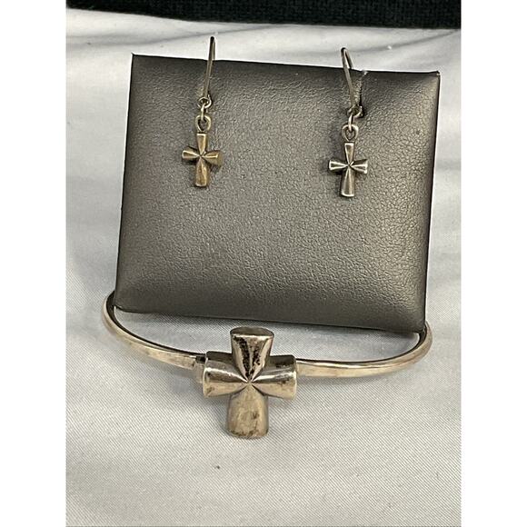JAMES AVERY STERLING SILVER ST THERESA BANGLE BRACELET & EARRINGS BOX - Picture 2 of 11